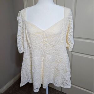 Torrid Stretch Lace Cinched Elbow Sleeve Peplum Top Size 2 (XXL) in Pristine